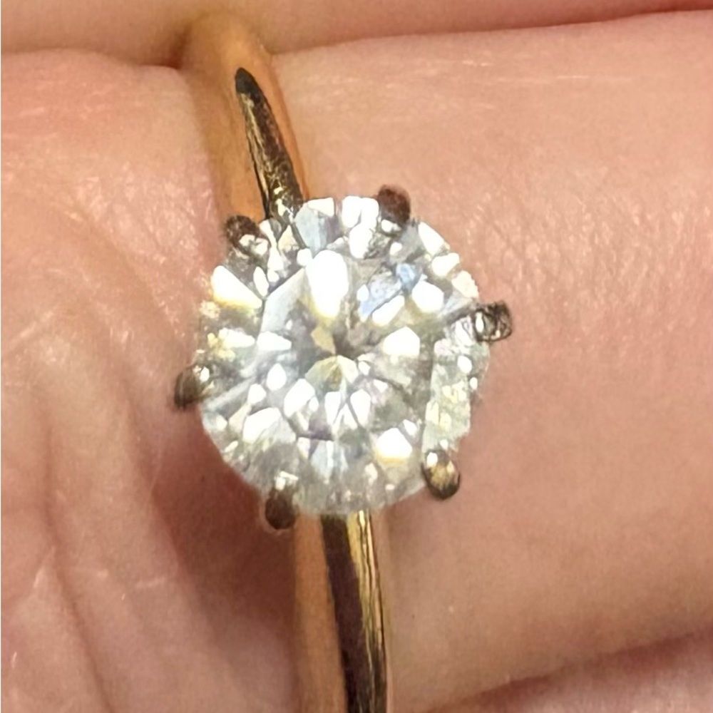 Elegant Gold Diamond Ring
